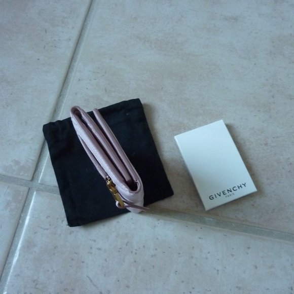 Givenchy GV3 Quilted Leather Tri-Fold Quilt Wallet - Picture 10 of 11